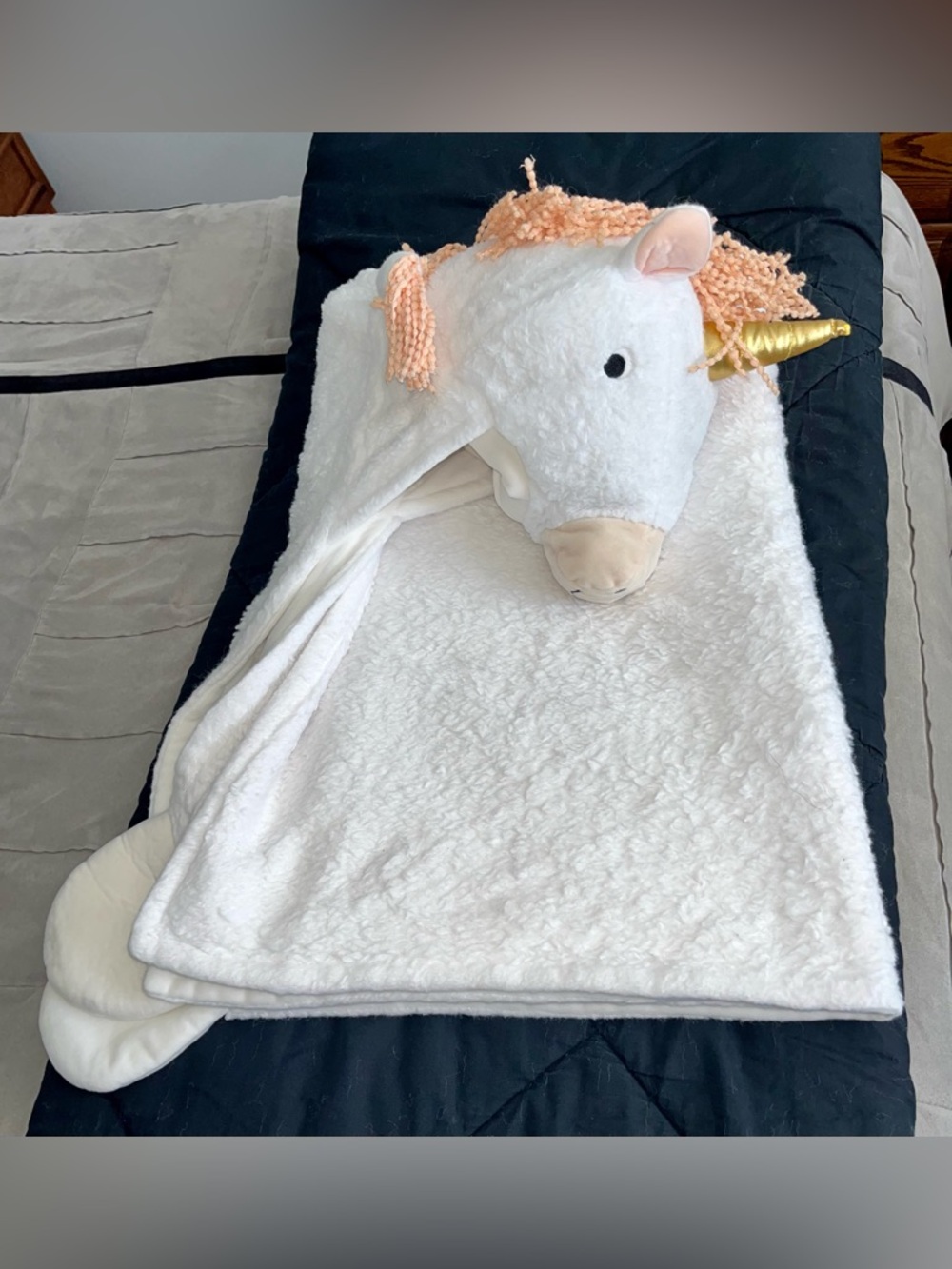 Kids’ White Unicorn Hooded Wearable Blanket - EXCELLENT CONDITION